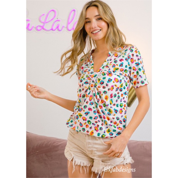 LAST! V Neck Shirred Front Multi Color Leopard Print Top! - Picture 9 of 14